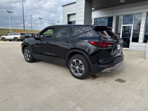 Used 2025 Chevrolet Blazer LT image 2