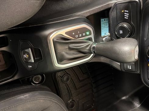 Used 2018 Jeep Renegade Altitude image 14