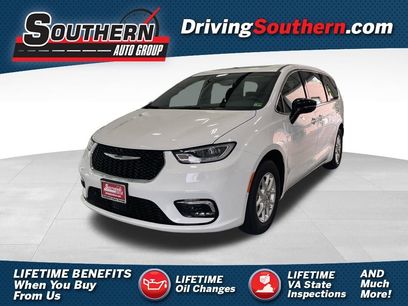 New 2025 Chrysler Pacifica Select
