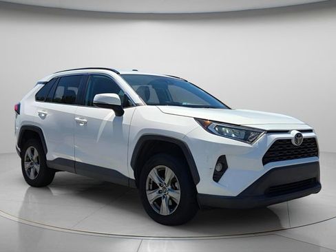 Used 2021 Toyota RAV4 XLE FWD image 5