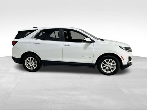 Used 2023 Chevrolet Equinox LT FWD image 2