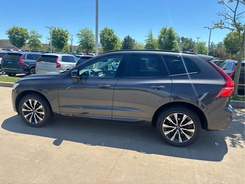 Used 2023 Volvo XC60 B5 Plus AWD/4WD image 27