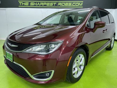Used 2018 Chrysler Pacifica Touring-L Plus w/ Tire & Wheel Group image 5