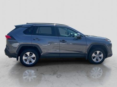 Used 2022 Toyota RAV4 XLE AWD/4WD image 8