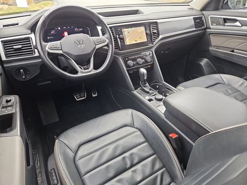 Certified 2022 Volkswagen Atlas SEL Premium image 3