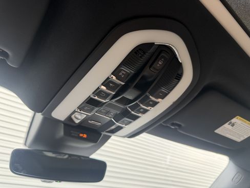 Certified 2023 Porsche Macan AWD/4WD image 24