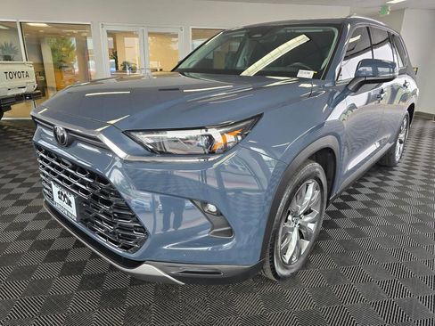 Used 2024 Toyota Grand Highlander AWD image 7