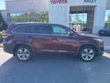 Used 2016 Toyota Highlander XLE image 2