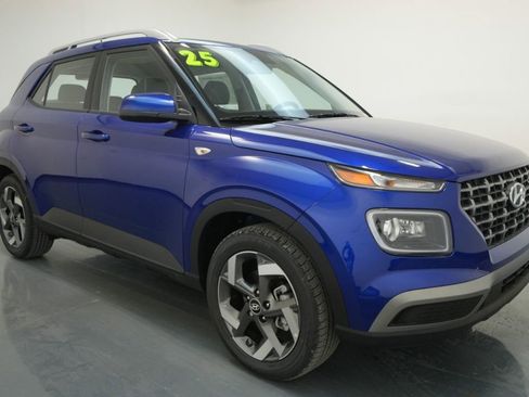 New 2025 Hyundai Venue Limited image 1