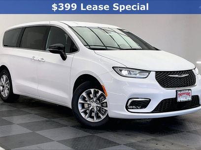 New 2026 Chrysler Pacifica Select