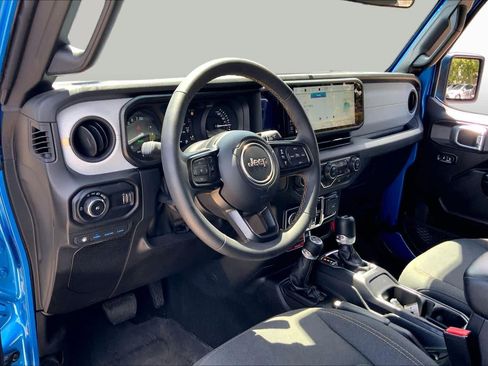 Used 2024 Jeep Wrangler Unlimited AWD/4WD image 18