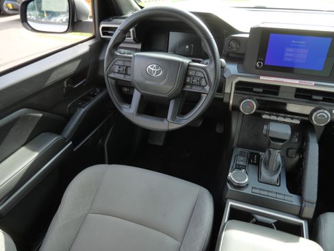 Certified 2024 Toyota Tacoma SR5 AWD/4WD image 10