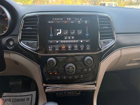 Certified 2019 Jeep Grand Cherokee Limited w/ Luxury Group II image 24