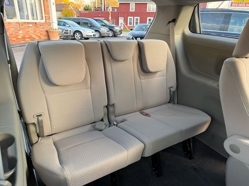 Used 2018 Kia Sedona L image 28