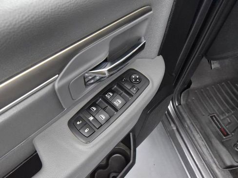 Used 2017 RAM 1500 Classic SLT image 18