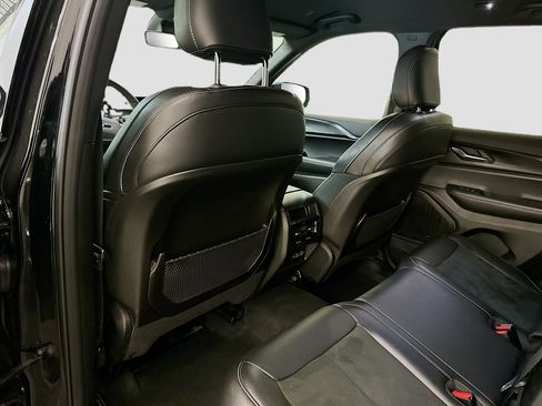 Used 2025 Jeep Grand Cherokee Altitude image 27