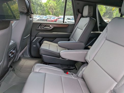 New 2026 GMC Yukon Denali w/ Denali Reserve Package AWD/4WD image 17