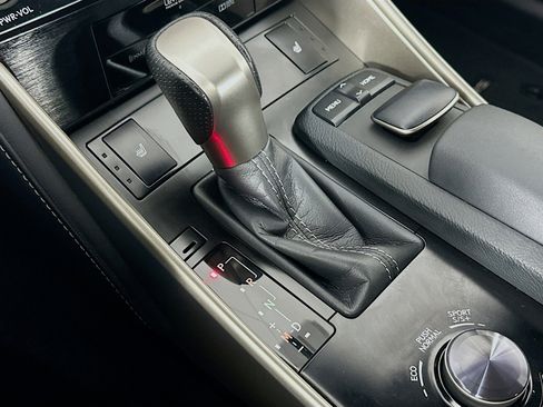 Used 2014 Lexus IS 350 4dr Sdn RWD w/ F Sport Package image 25