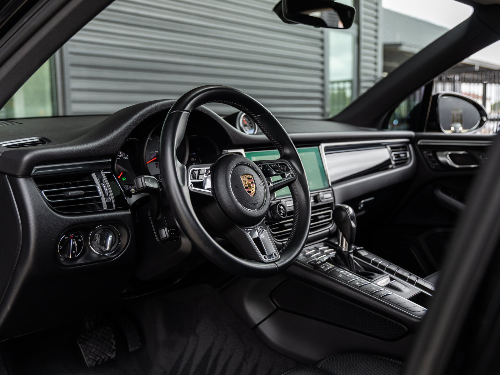 Certified 2019 Porsche Macan S AWD/4WD image 4