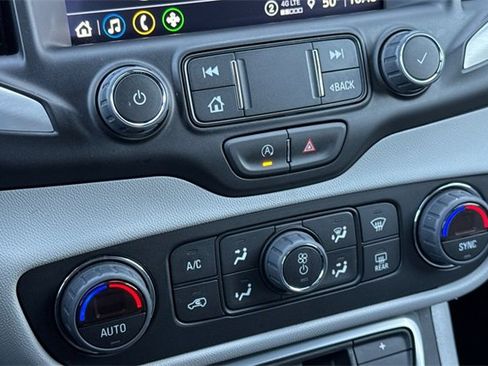 Used 2024 GMC Terrain SLT image 31