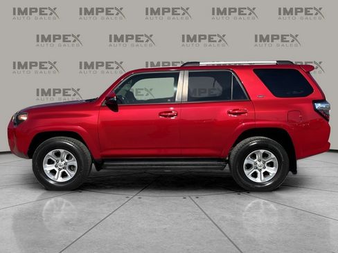 Used 2020 Toyota 4Runner SR5 Premium image 2