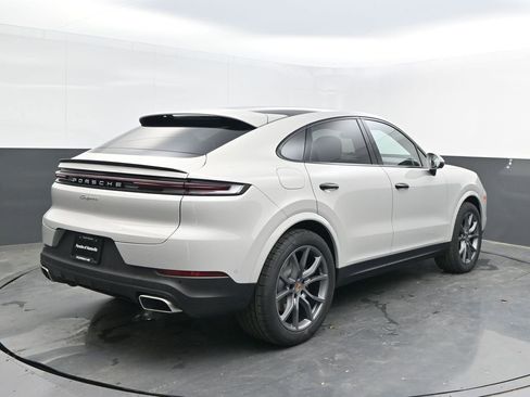 New 2025 Porsche Cayenne Coupe image 7