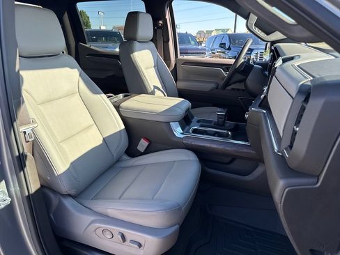 Used 2023 GMC Sierra 1500 SLT w/ SLT Premium Package AWD/4WD image 12