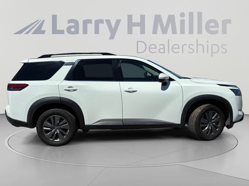 Used 2025 Nissan Pathfinder SV AWD/4WD image 6