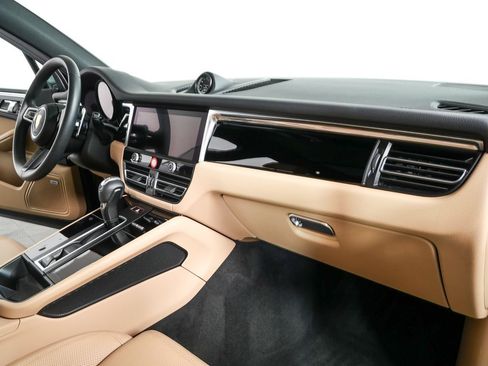 Certified 2025 Porsche Macan image 26