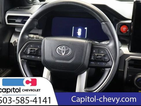 Used 2025 Toyota 4Runner TRD Off-Road Premium AWD/4WD image 16