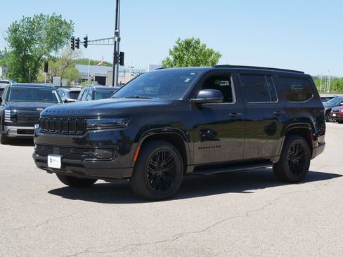 Used 2022 Jeep Wagoneer Series III AWD/4WD image 2
