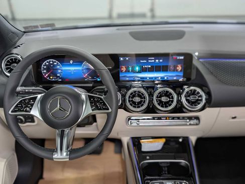 Used 2026 Mercedes-Benz GLA 250 4MATIC image 5