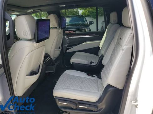 Used 2025 Cadillac Escalade ESV Sport Platinum AWD/4WD image 13