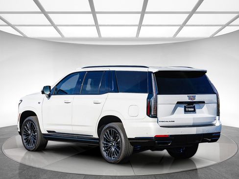 Used 2025 Cadillac Escalade Sport Platinum image 2