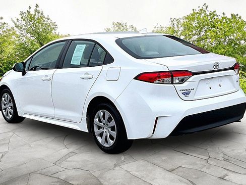 Used 2023 Toyota Corolla LE FWD image 4