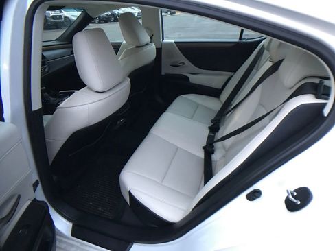 Used 2023 Lexus ES 350 w/ Premium Package image 7