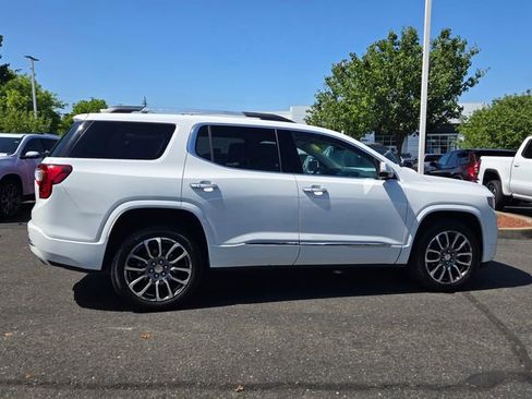 Used 2023 GMC Acadia Denali AWD/4WD image 3
