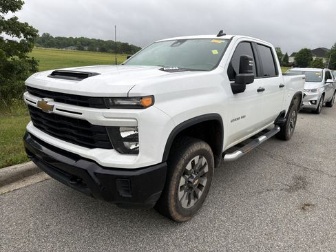 Used 2024 Chevrolet Silverado 2500 Custom w/ Custom Value Package AWD/4WD image 6