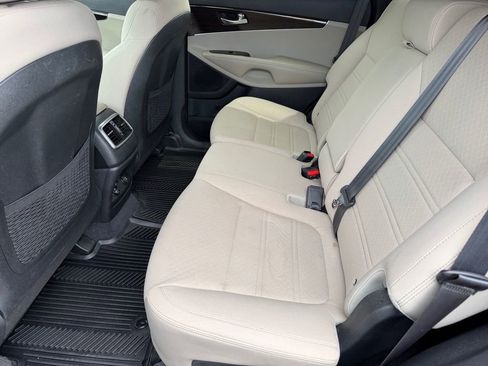 Used 2020 Kia Sorento LX FWD image 13