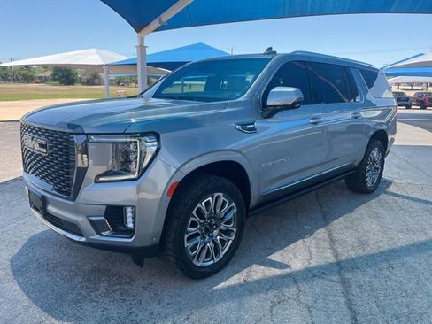 Used 2023 GMC Yukon XL Denali Ultimate AWD/4WD image 1