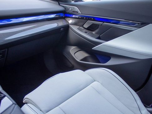 Used 2025 BMW M5 w/ Carbon Package image 20