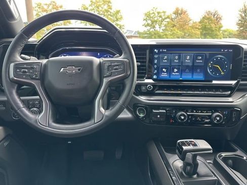 Used 2023 Chevrolet Silverado 1500 ZR2 image 8