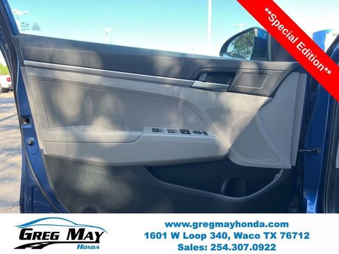 Used 2019 Hyundai Elantra SE image 18