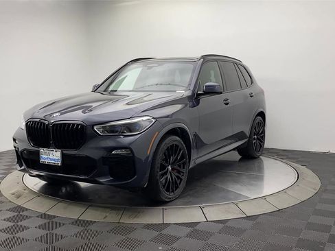 Used 2021 BMW X5 M50i w/ Executive Package image 3