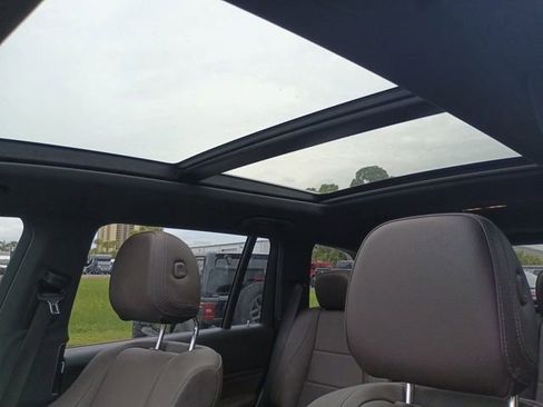 Used 2022 Mercedes-Benz GLS 450 4MATIC image 12