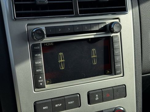 Used 2010 Lincoln MKX AWD image 3