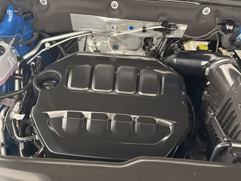 Used 2025 Volkswagen Atlas Cross Sport SEL Premium R-Line image 29