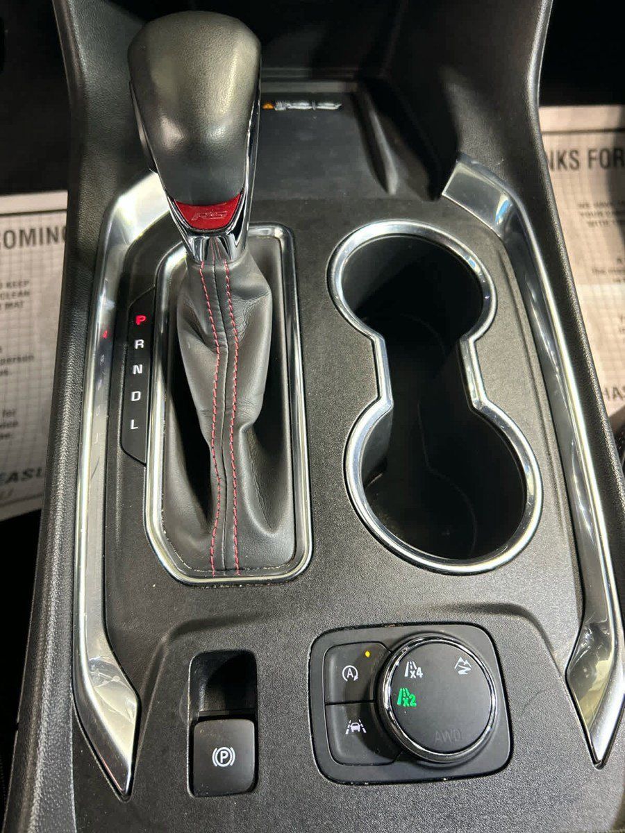 Used 2023 Chevrolet Traverse RS AWD/4WD image 7