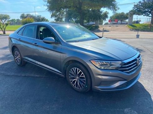 Used 2019 Volkswagen Jetta SE FWD image 1