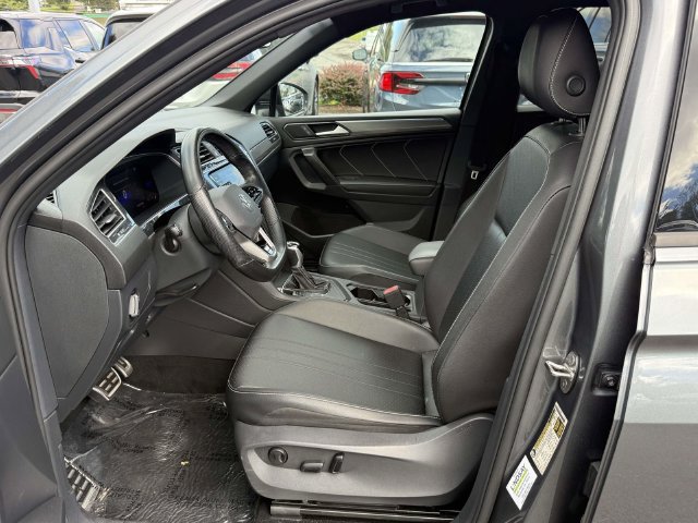 Used 2023 Volkswagen Tiguan SE R-Line FWD image 11